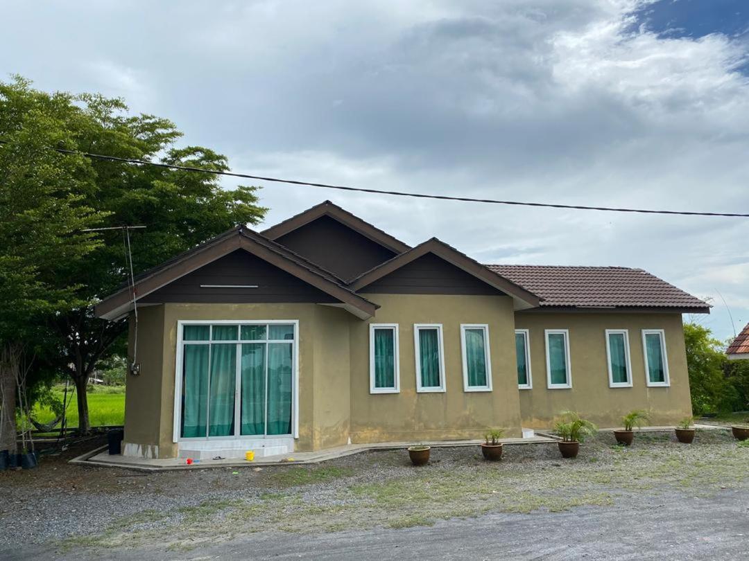 Tamteh Homestay Ayer Hitam Exterior foto