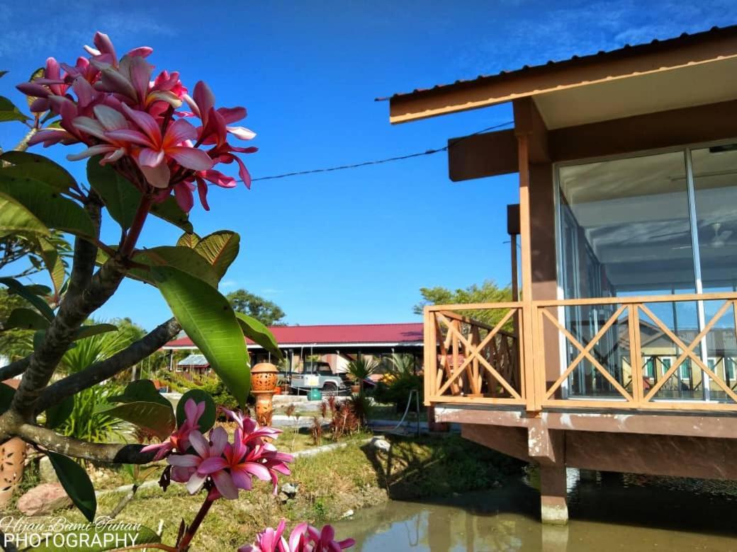 Tamteh Homestay Ayer Hitam Exterior foto