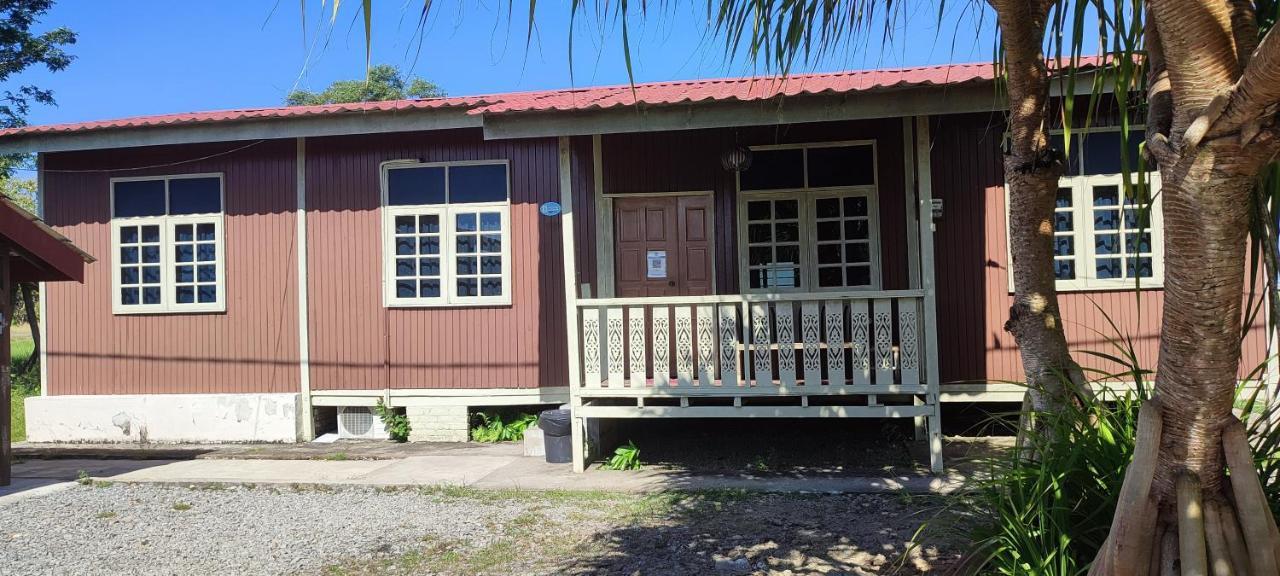 Tamteh Homestay Ayer Hitam Exterior foto