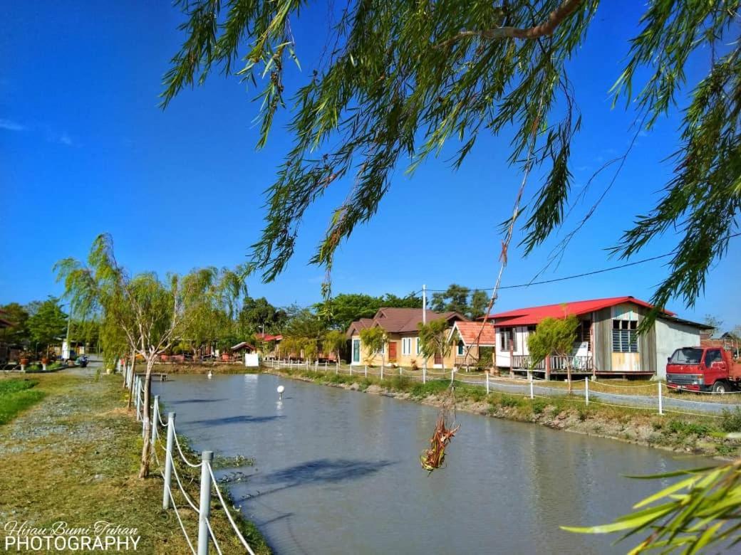 Tamteh Homestay Ayer Hitam Exterior foto