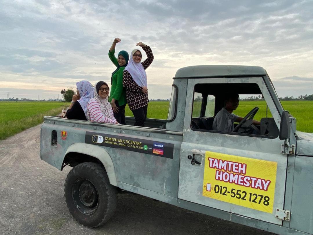 Tamteh Homestay Ayer Hitam Exterior foto