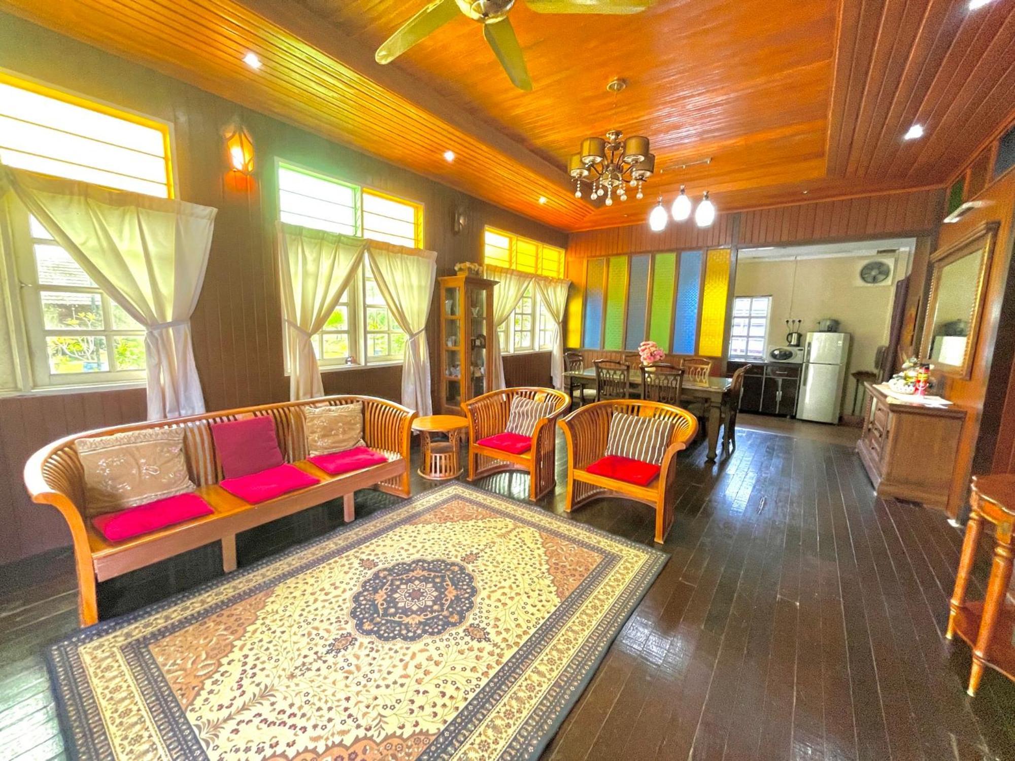 Tamteh Homestay Ayer Hitam Exterior foto