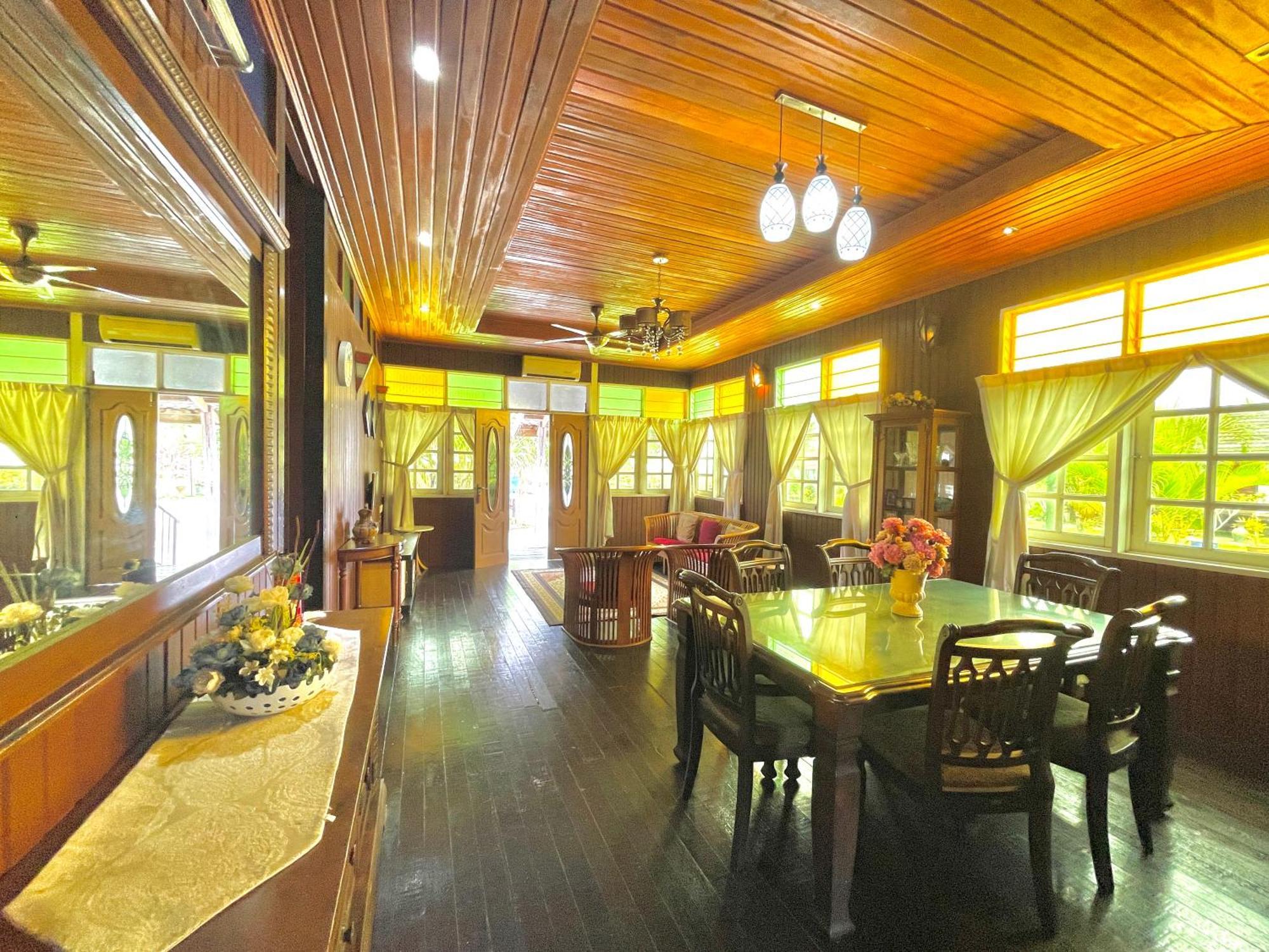 Tamteh Homestay Ayer Hitam Exterior foto