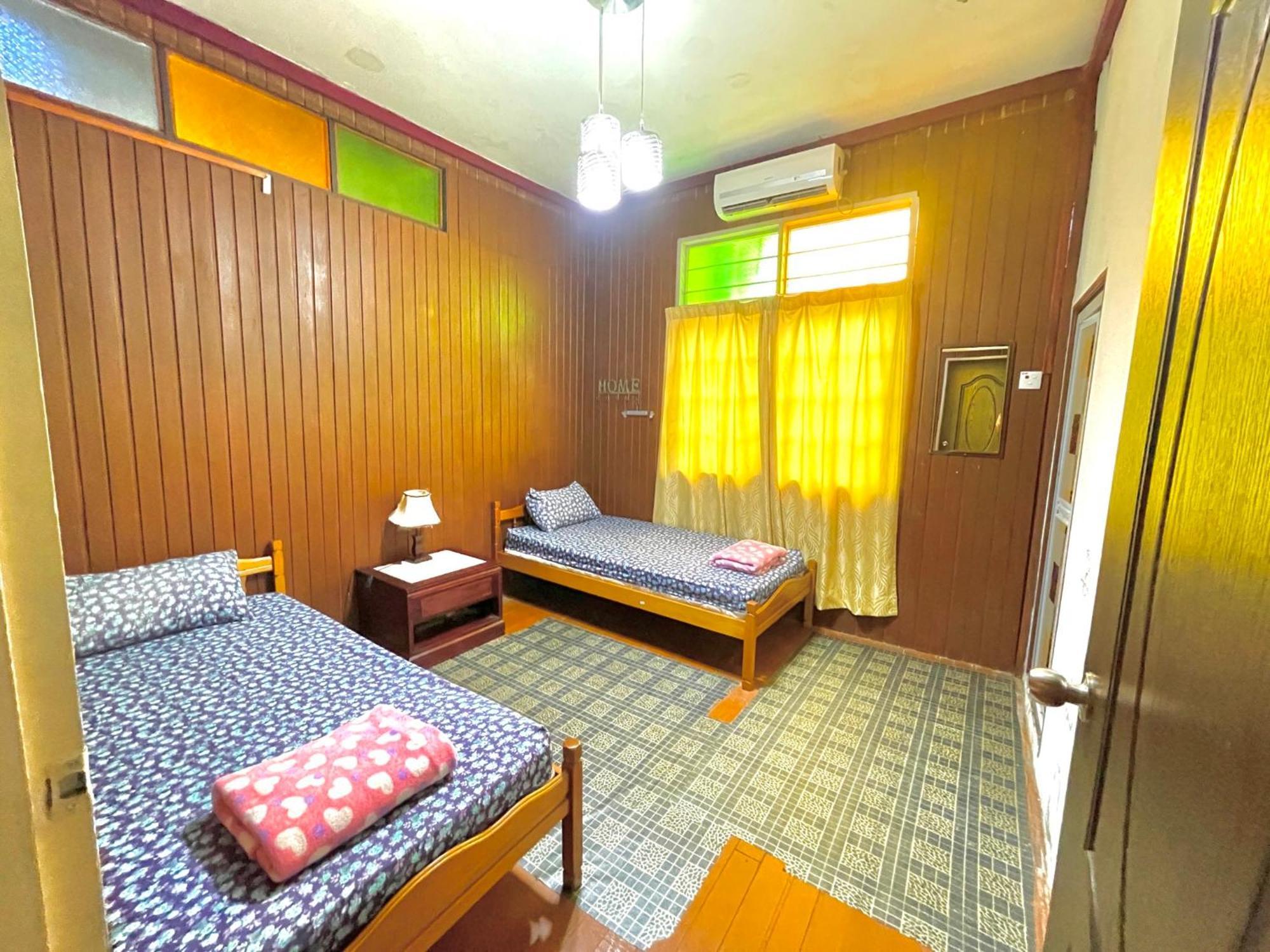 Tamteh Homestay Ayer Hitam Exterior foto