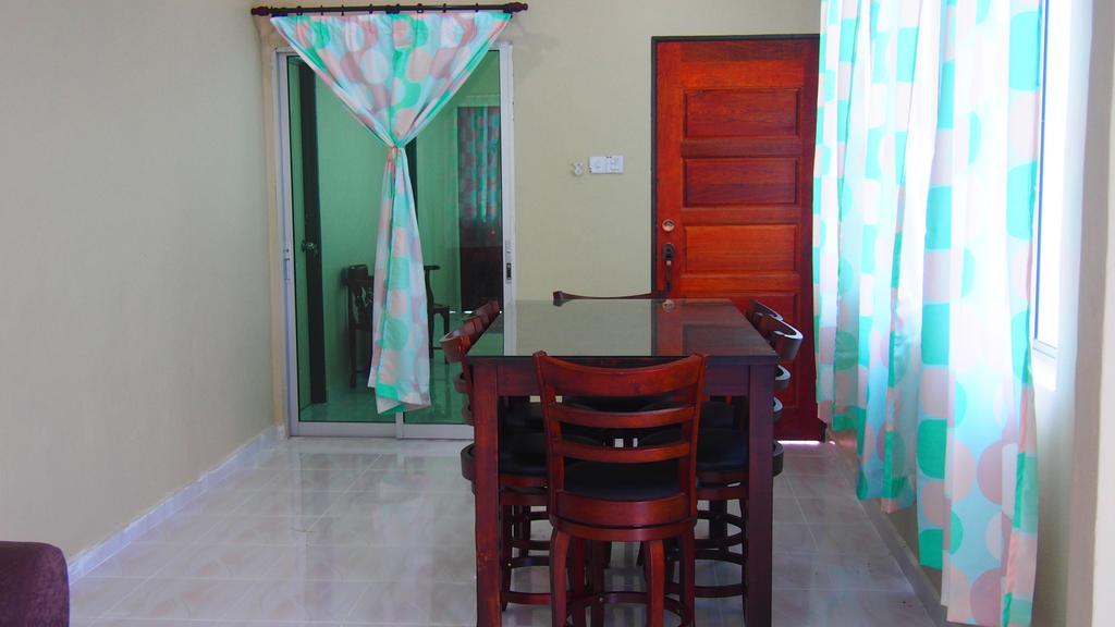 Tamteh Homestay Ayer Hitam Exterior foto